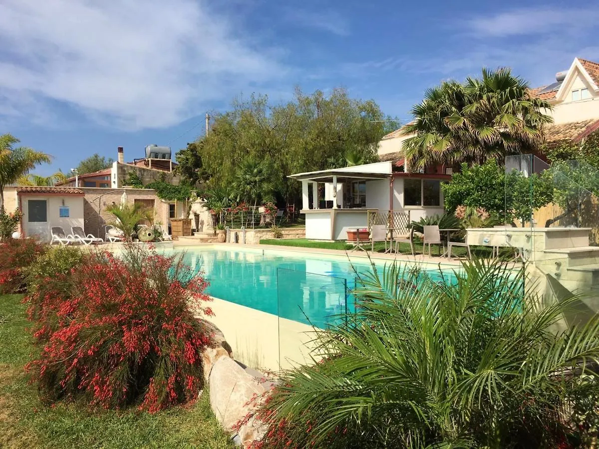 Spacious Apartment In Pozzallo 110M² With Pool And Sea View location