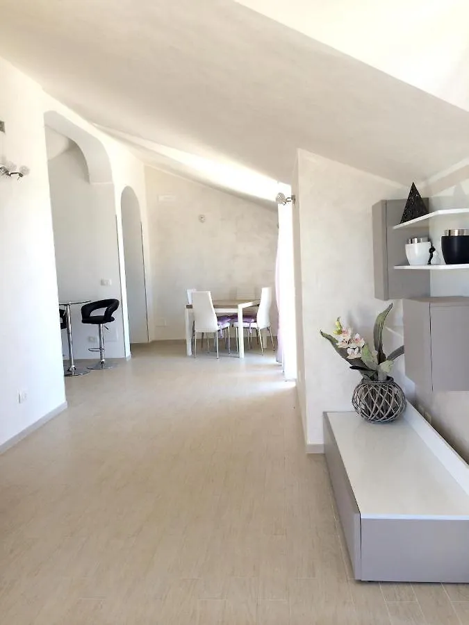 Spacious Apartment In Pozzallo 110M² With Pool And Sea View